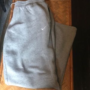 Nike sweat pants with pockets